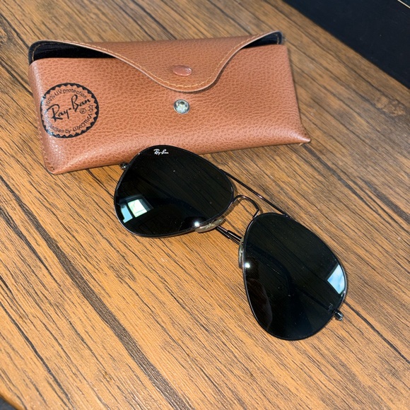 Ray-Ban Black Aviator Sunglasses with Brown Case